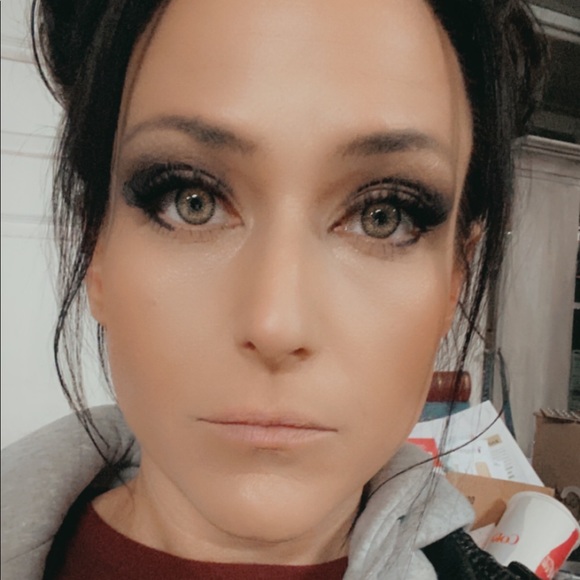 Meet your Posher, Kayce - Picture 2 of 2